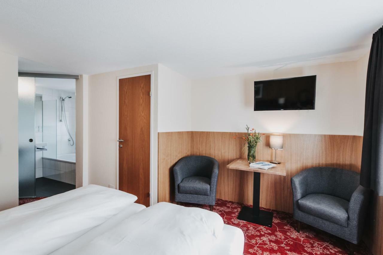 Hotel Adler Warth  ภายนอก รูปภาพ