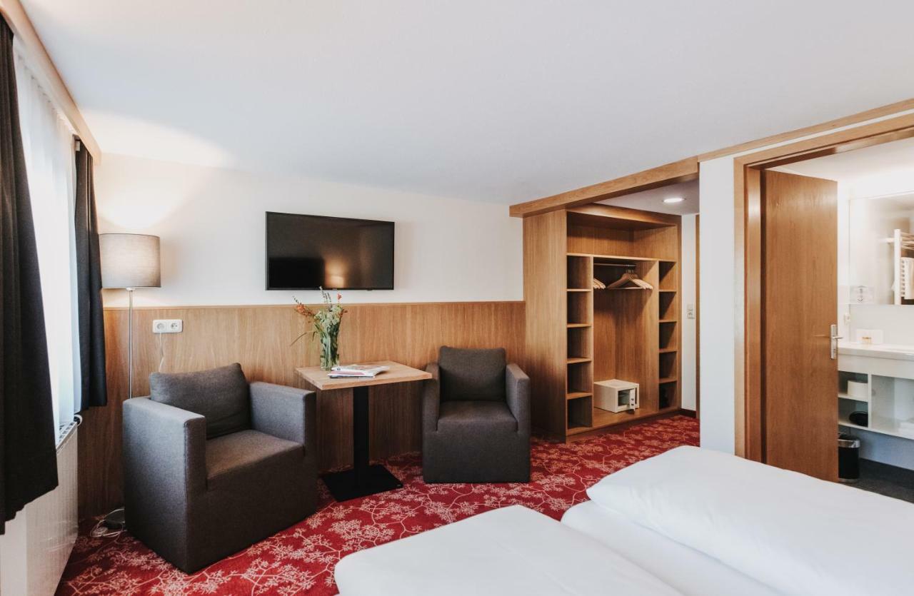 Hotel Adler Warth  ภายนอก รูปภาพ